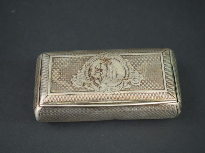 Boite Napoléon III en argent guilloché, à décor de cartouche monogramm