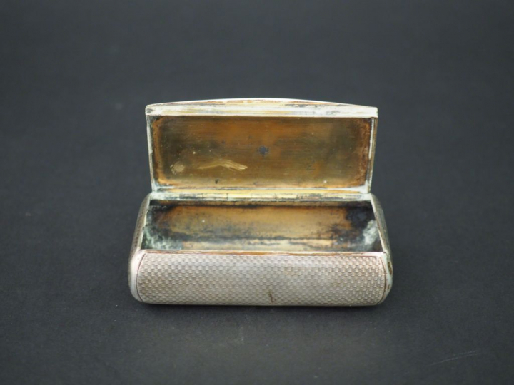 Boite Napoléon III en argent guilloché, à décor de cartouche monogramm