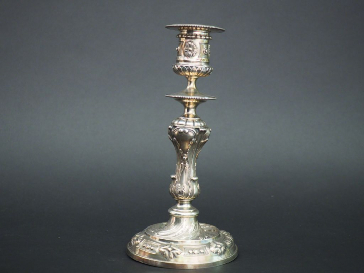 Bougeoir Napoléon III de style Louis XVI en argent, poinçon Minerve.  