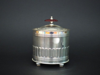 Vente aux enchères Sucrier de style Art Déco en métal argenté, travail italien