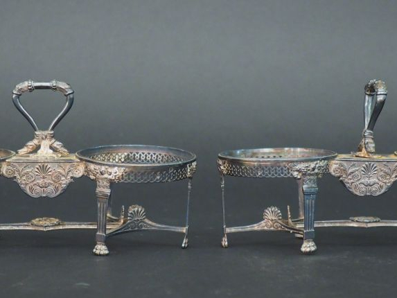 Paire de montures de salerons en argent, première moitié du XIXème.  P