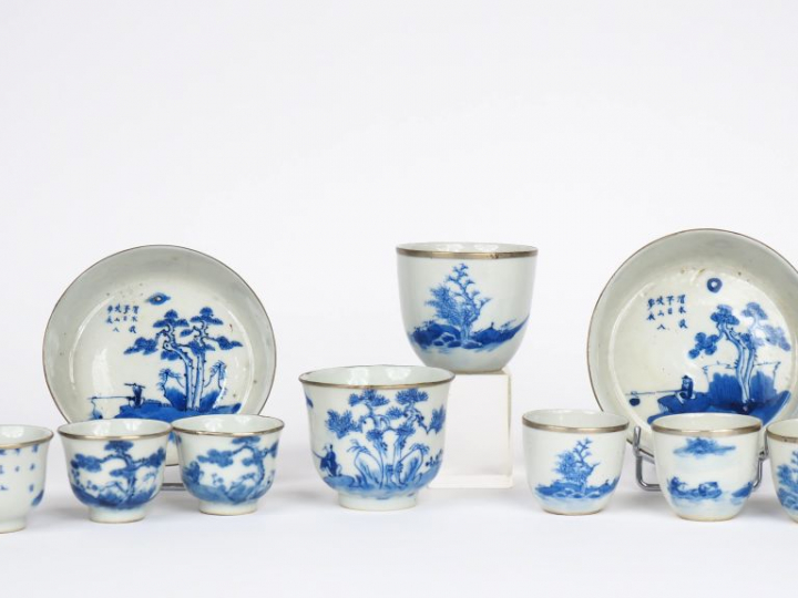 Ensemble de porcelaines de Hué comprenant : 2 sorbets, 6 coupes à alco