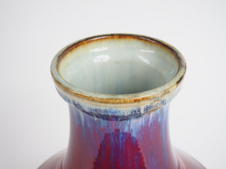 Important vase Hu en porcelaine émaillé flammé, bleu lavande et sang d