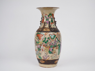 Vente aux enchères Vase balustre en porcelaine de Nankin décor polychrome de guerrier, su