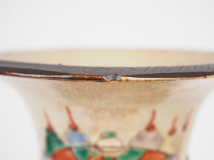 Vase balustre en porcelaine de Nankin décor polychrome de guerrier, su