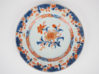 Vente aux enchères Petit plat en porcelaine "Imari chinois", décor de fleur de pivoine en