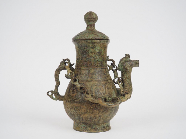Verseuse bec en forme d'oiseau de style archaique. Chine, XXème siècle