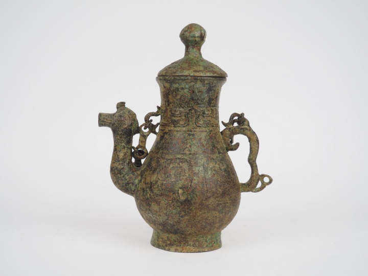 Verseuse bec en forme d'oiseau de style archaique. Chine, XXème siècle