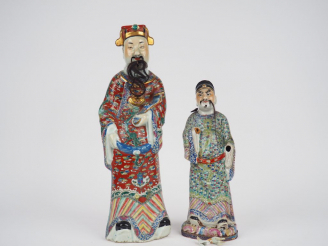 Vente aux enchères Lot de deux statuettes en porcelaine et émaux de la famile rose, repré