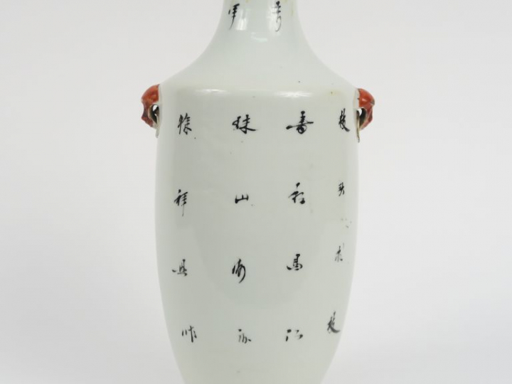 Chine, XIXe siècle,  Vase balustre à petit col, à décor en grisaille d