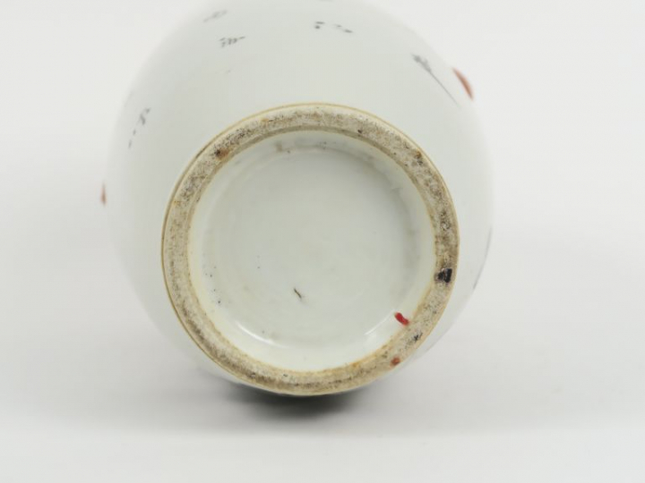 Chine, XIXe siècle,  Vase balustre à petit col, à décor en grisaille d