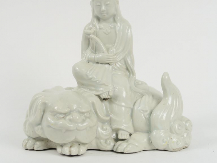 Groupe en blanc de Chine, représentant Guanyin assise en délassement s