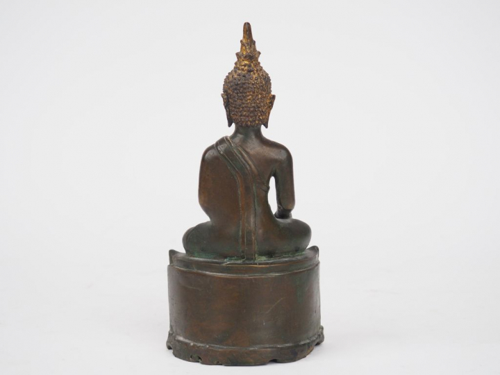 Laos, XVIIIe siècle,  Statuette en bronze à patine verte. H. 22,5 cm