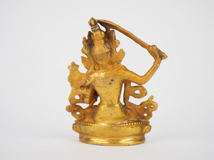 Tibet, XXe siècle,  Statuette en bronze doré représentant Manjusri ass