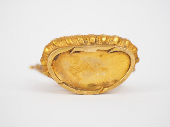 Tibet, XXe siècle,  Statuette en bronze doré représentant Manjusri ass