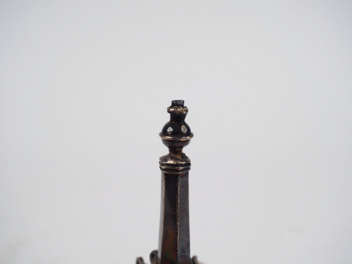 Hochet XVIIIème en cristal de roche et argent. H. 41 cm.