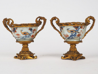 Vente aux enchères Paire de coupes en porcelaine "décor dit "imari chinois' oiseaux branc