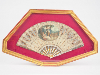 Vente aux enchères Eventail à feuilles pliées Directoire en ivoire, écaille blonde et soi