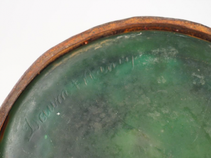 DAUM ET MAJORELLE.  Vase balustre en verre jaspé soufflé vert pailleté