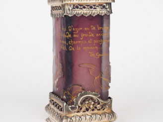 Vente aux enchères DAUM NANCY. Vase parlant en verre ou cristal émaillé à décor doré d'un