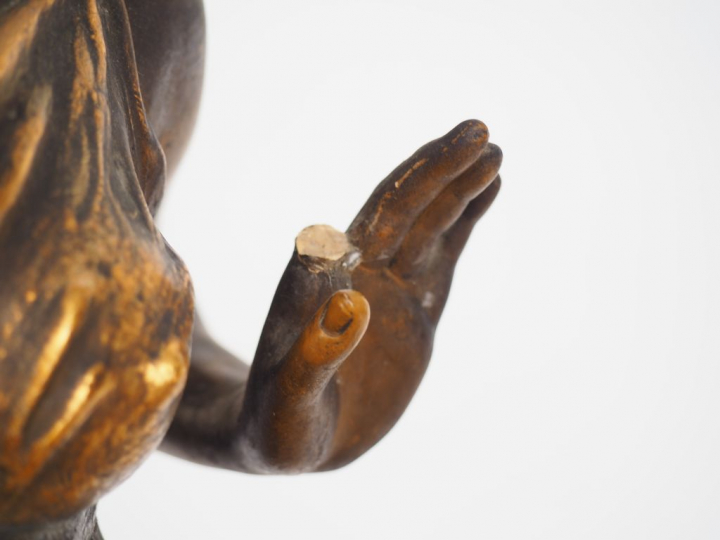 GOLDSCHEIDER. "Jeune baigneuse". Miroir de toilette. Signé. Dim: 70 x 