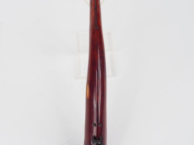 Olifant Tsogho, Gabon fin XIXème. Ivoire à patine brune nuancée rouge.