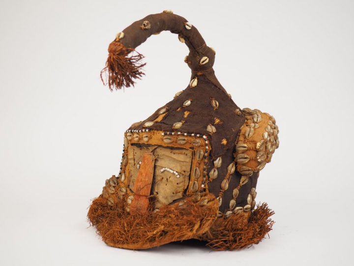 Masque Salampasu. République démocratique du Congo.  Dim : 35 x 28 cm.