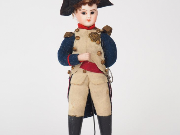 Petite poupée souvenir fin XIXème représentant Napoléon. Tête porcelai