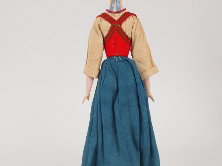 Poupée milieu du 19e en papier mâché. Tête buste provenant certainemen