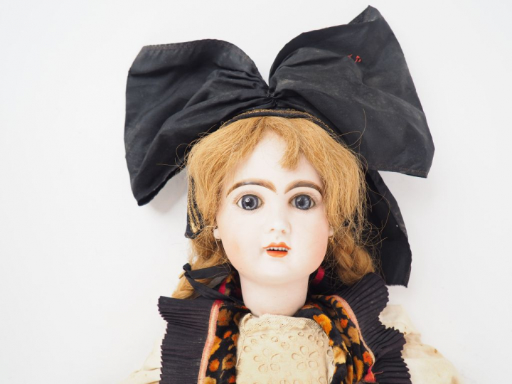 Poupée tête porcelaine de fabrication française SFBJ moule jumeau tête