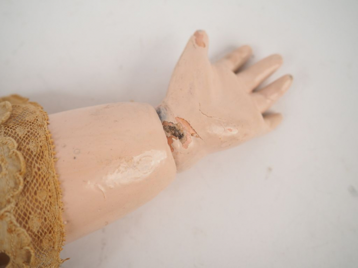 Poupée tête porcelaine de fabrication française SFBJ moule jumeau tête