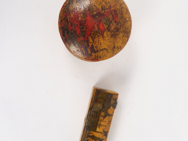 Deux boîtes en bois laqué polychrome, à décor de scènes extrême-orient