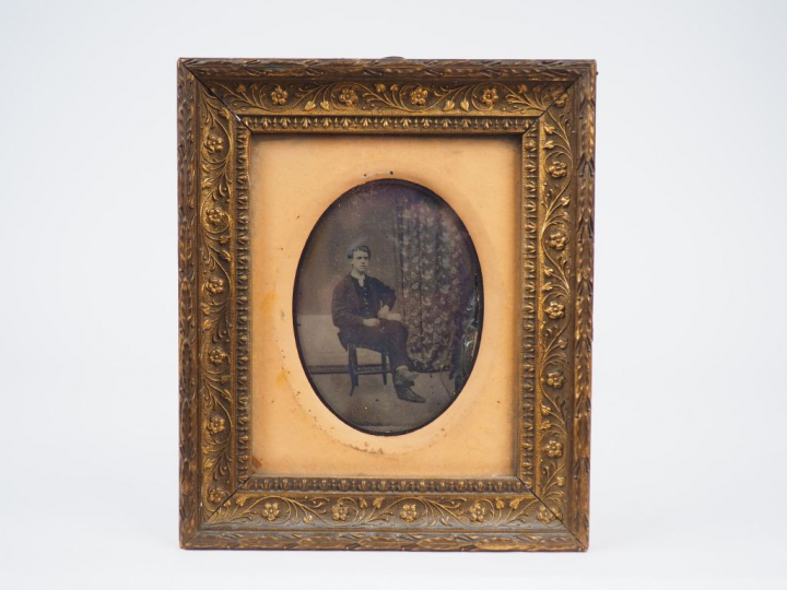 Deux différents Daguerotypes représentant des portraits de famille. Di