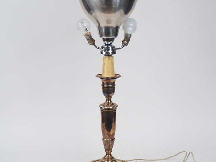 Grand bougeoir à décor de godrons éclairant à trois lumières en forme 