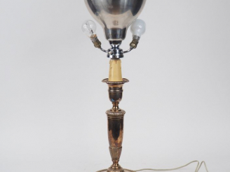 Vente aux enchères Grand bougeoir à décor de godrons éclairant à trois lumières en forme 