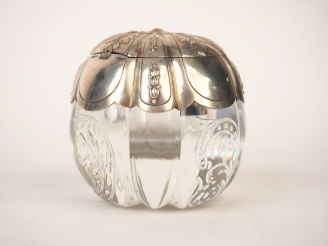 Vente aux enchères Encrier Napoléon III de style Louis XVI en cristal gravé. Monture en a