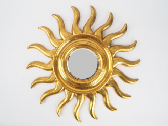Vente aux enchères Miroir de sorcière, encadrement en forme de soleil en bois sculpté et 