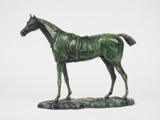 Vente aux enchères WILLIS-GOOD. "Pur-sang". Sculpture en bronze à patine verte. Signée. H