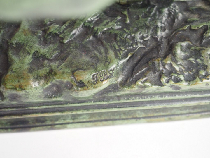 DUBUCAND. "Pointer à l'arrêt". Sculpture en bronze à patine verte. Sig