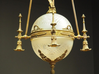 Vente aux enchères Lustre boulle de style Empire en verre et bronze éclairant à une lumiè