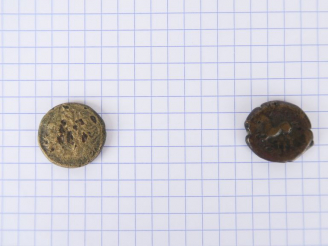 Vente aux enchères Lot de deux monnaies grecques en bronze, l’une A/ tête à dr., R/aigle 