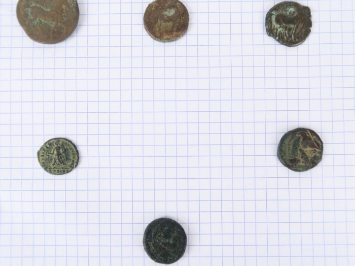 Lot de six monnaies de Carthage en bronze.