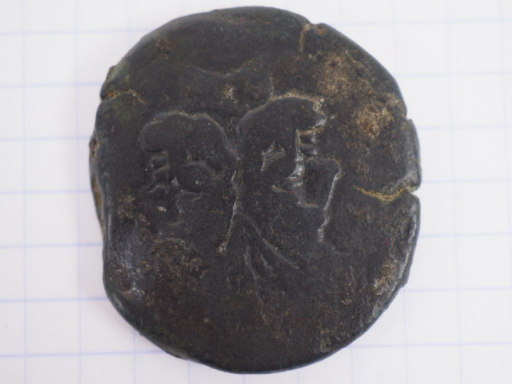 As en bronze, A/ tête de Janus, R/ Proue de navire surmontée d’un A, R