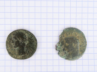 Vente aux enchères Auguste (+ 14 apr. J.-C.), lot de deux as de consécration frappé sous 