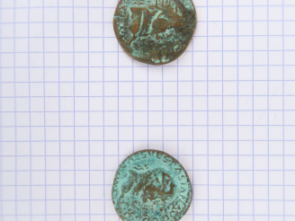 Vente aux enchères Vespasien (69-79 apr. J.-C.), lot composé d’un dupondius, R/ la Victoi