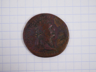 Vente aux enchères Domitien (81-96 apr. J.-C.), dupondius, R/ FIDEI PVBLICAE. TB. 10
