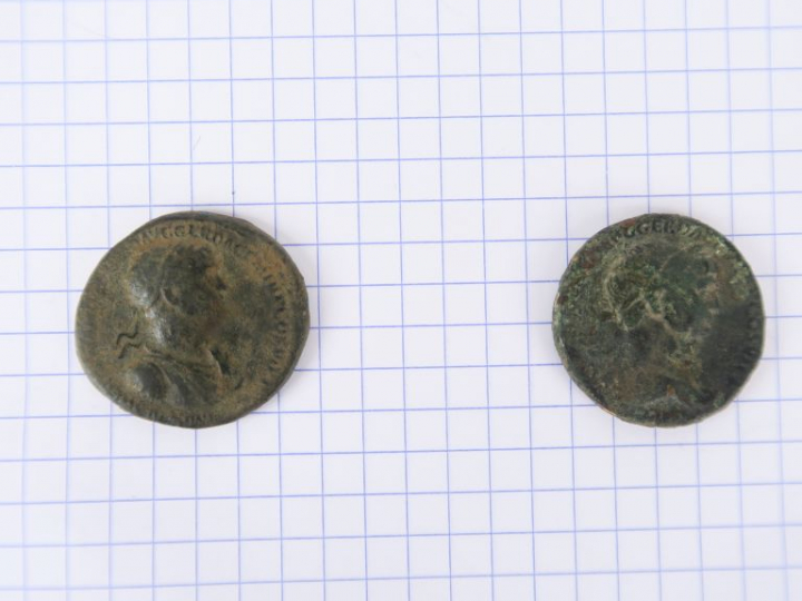 Trajan (98-117 apr. J.-C.), lot de deux as dont R/ SENATVS POPVLVSQUE 