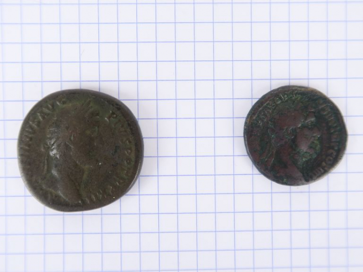 Antonin le Pieux (138-161), lot d'un sesterce et d'un as, A/ ANTONINVS