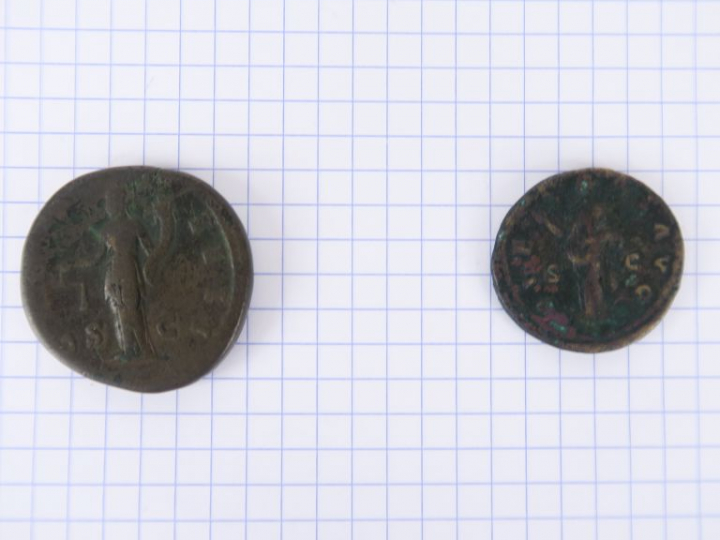 Antonin le Pieux (138-161), lot d'un sesterce et d'un as, A/ ANTONINVS