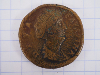 Vente aux enchères Faustine la mère (+ 141 apr. J.-C.), Sesterce commémoratif, A/ DIVA FA